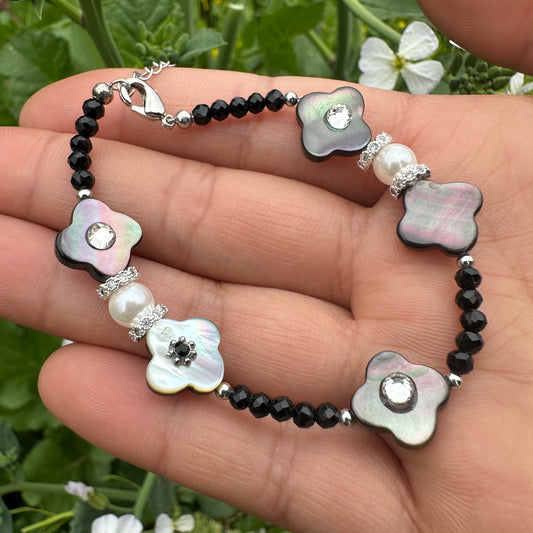 Lucky Four-Leaf Clover Shell Pearl Bracelet